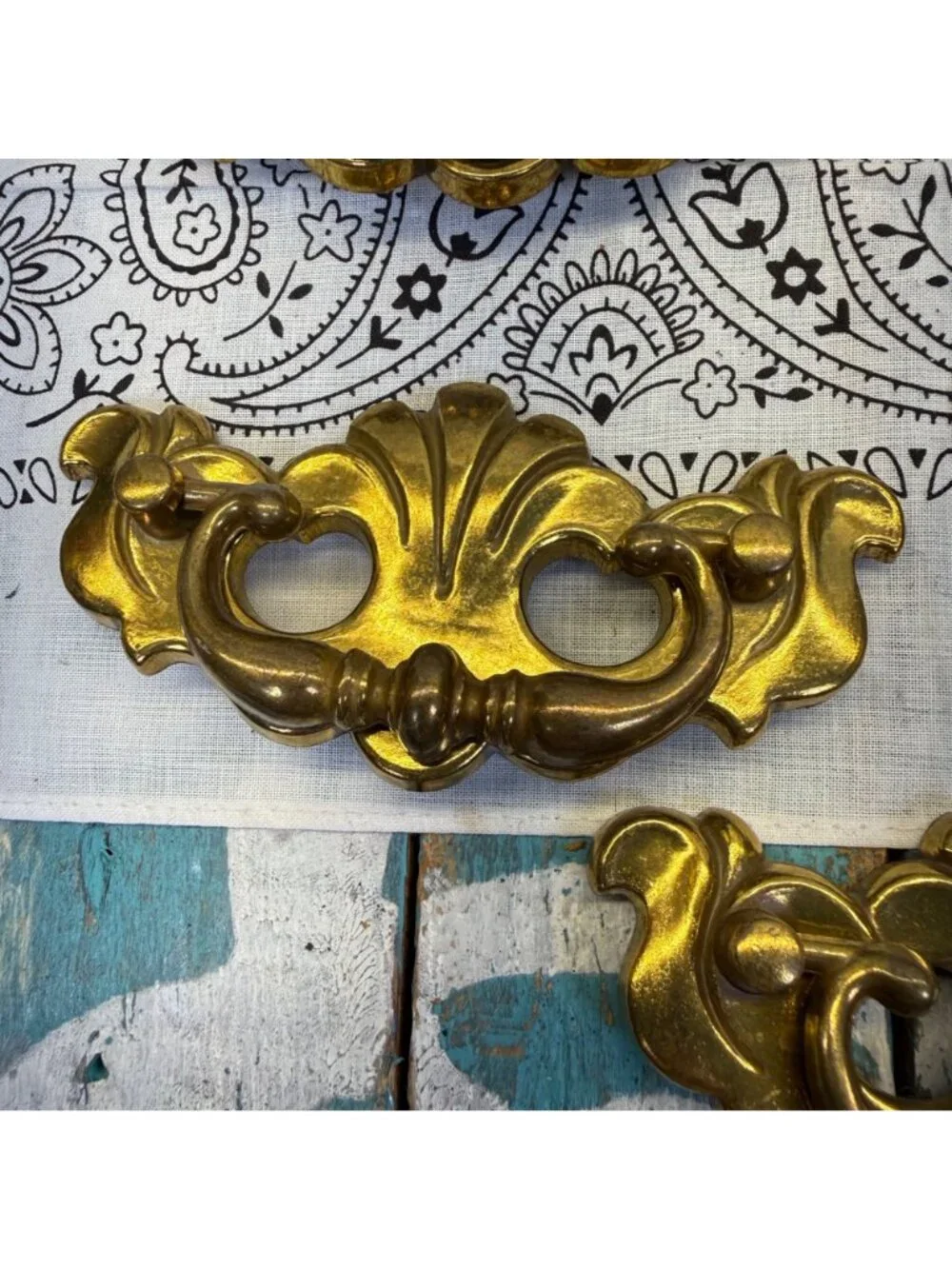 VTG Canada Chippendale-style brass batwing drawer pulls 11 Pieces CP3047